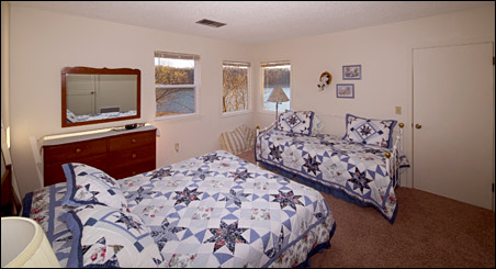 bedroom at norfork lake front cabin